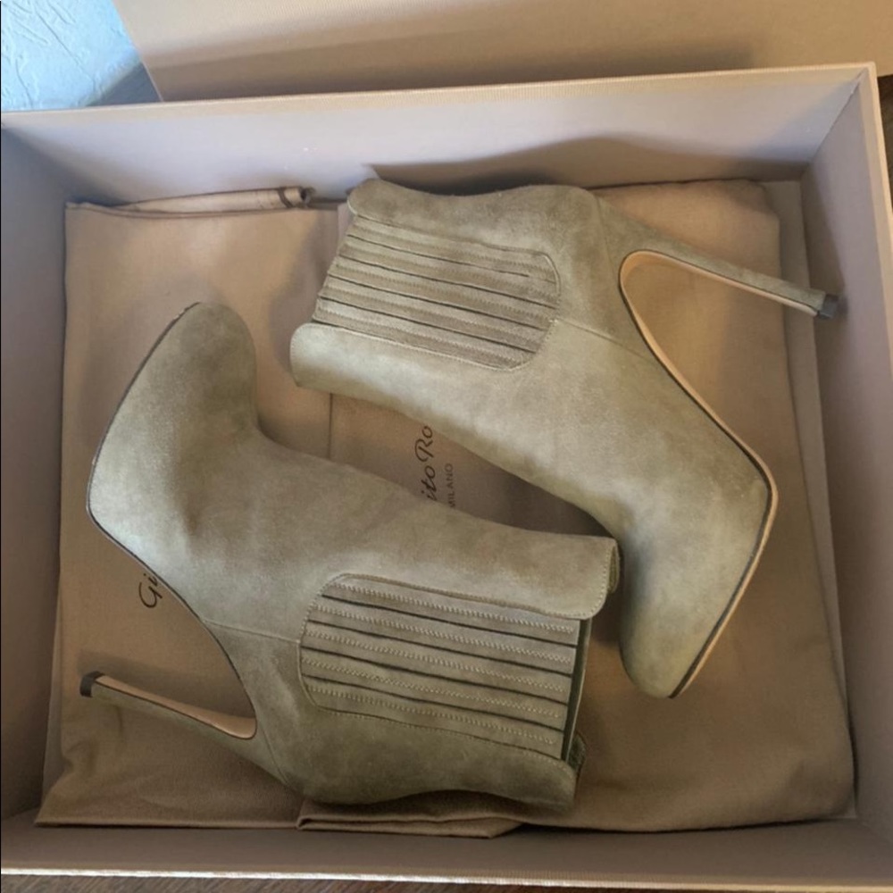 💯 Authentic GIANVITO ROSSI ankle boots